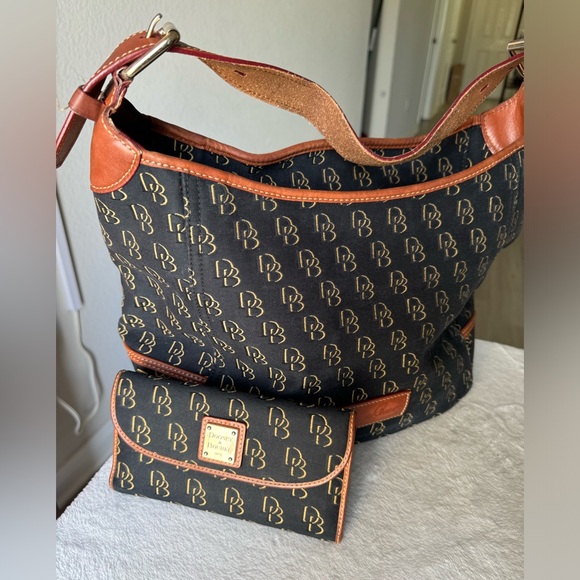 Dooney & Bourke purse and wallet - Picture 1 of 12